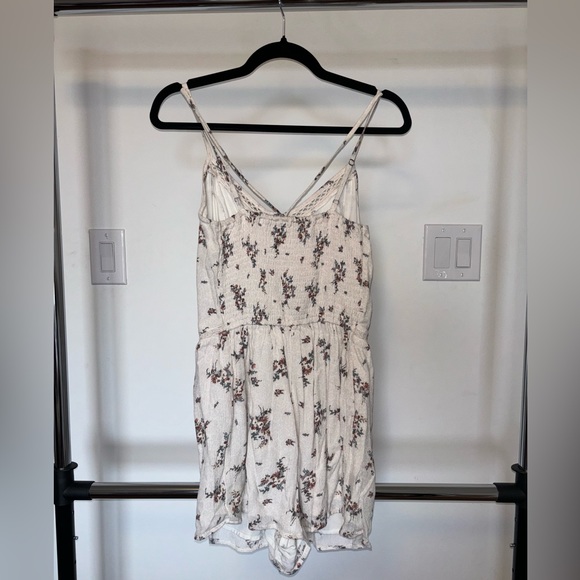 Hollister romper - tag still on - Picture 2 of 3